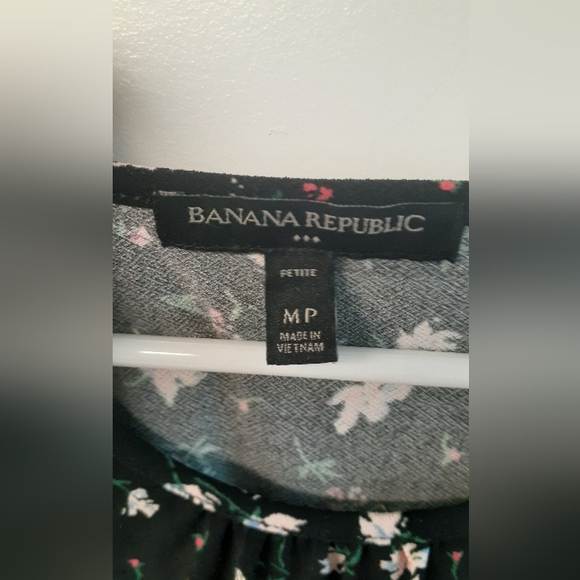 Black/flowered flowy Banana Republic dress - size medium petite - Picture 3 of 5